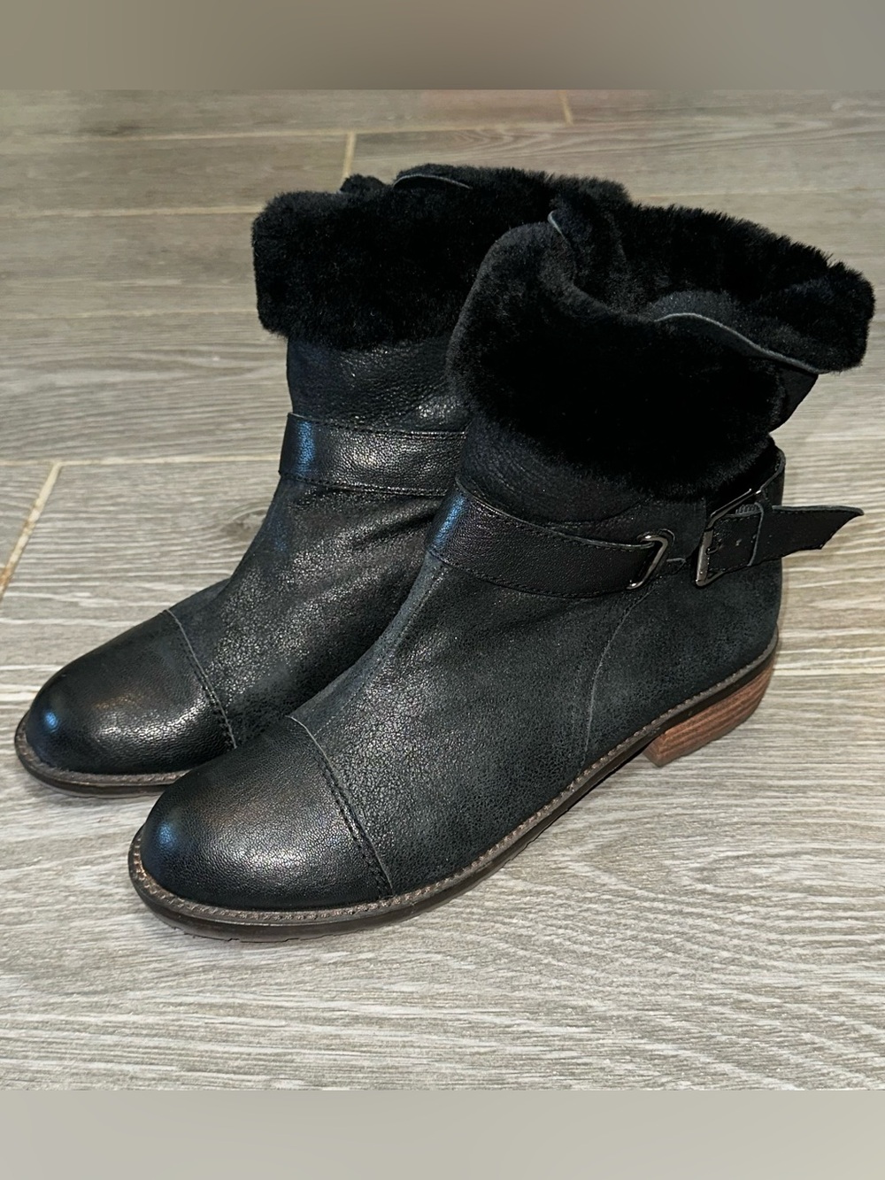 Matt Bernson Tundra Bootie Women’s 9 Black Shearling Lined Roll Down Casual Boot